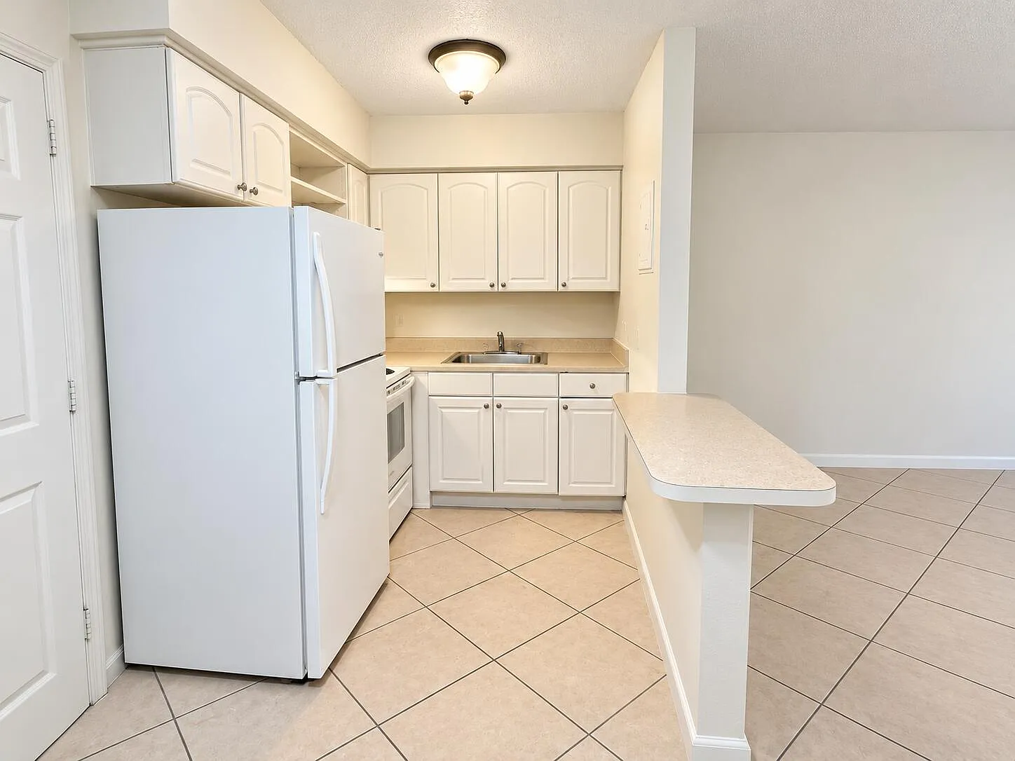 1 bed, 1.0 bath, 700 sqft, $1,600 — Photo 2