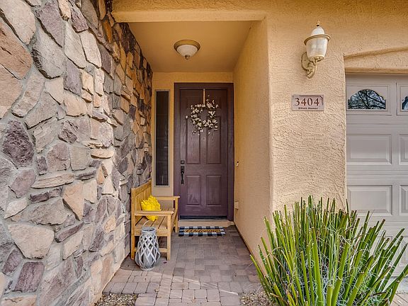Inviting Front Entry Way!