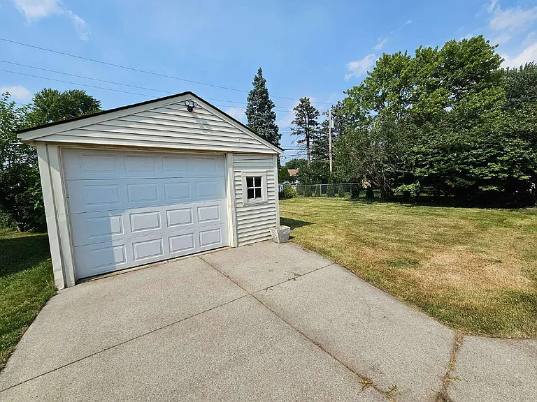 8457 McKinley Ave — Photo 16