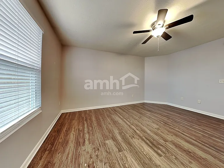 212 Lights Pointe Ct — Photo 8