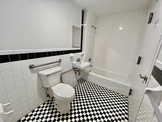 Rented by Compass | media 7