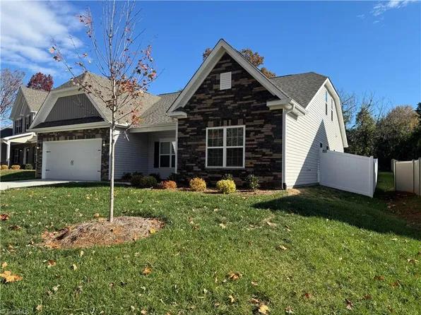 3043 Loch Dr, Winston Salem, NC 27106