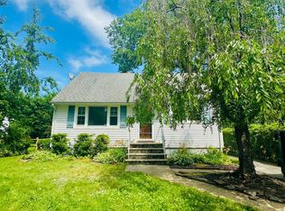 40 Carpenter Pl, Metuchen, NJ 08840