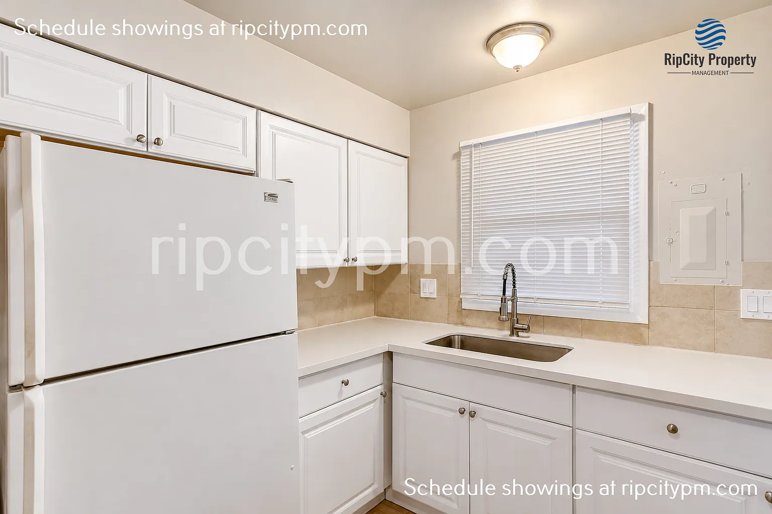 Single-Level 2-Bedroom Garden Home Duplex with Huge Fenced Yard — Photo 4