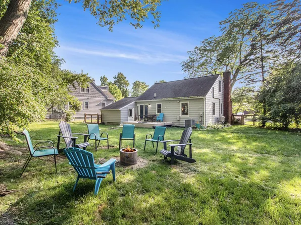 1801 Cayuga Pl, Ann Arbor, MI 48104