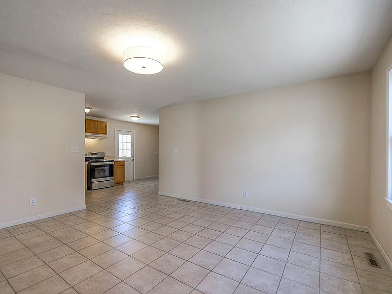 709 N Woodland St — Photo 3