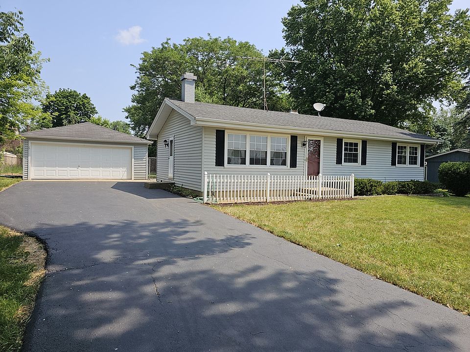 1st image of 32W678 Hecker Dr