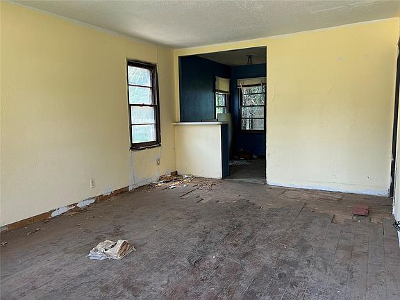 2nd image of 4121 SE 26th St