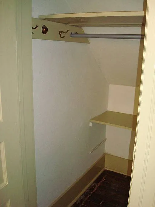 8 bed, 3500 sqft, $500 — Photo 3