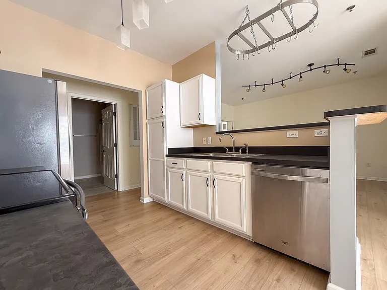 64 Clingman Ave #105 — Photo 7