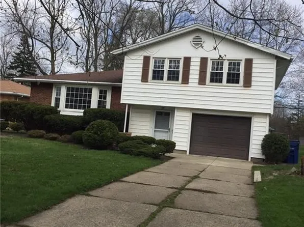 36 Millbrook Dr, Williamsville, NY 14221