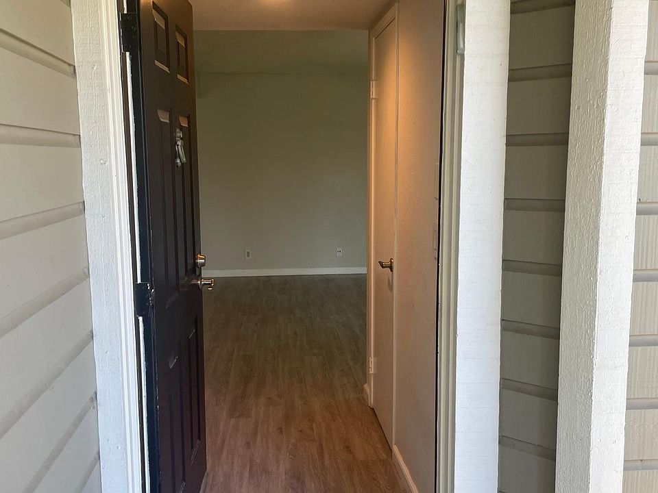 1st image of 525 Canyon Oaks Dr APT A