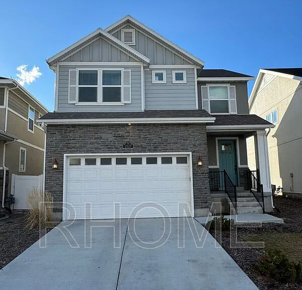 2527 N Wallace Way — Photo 1