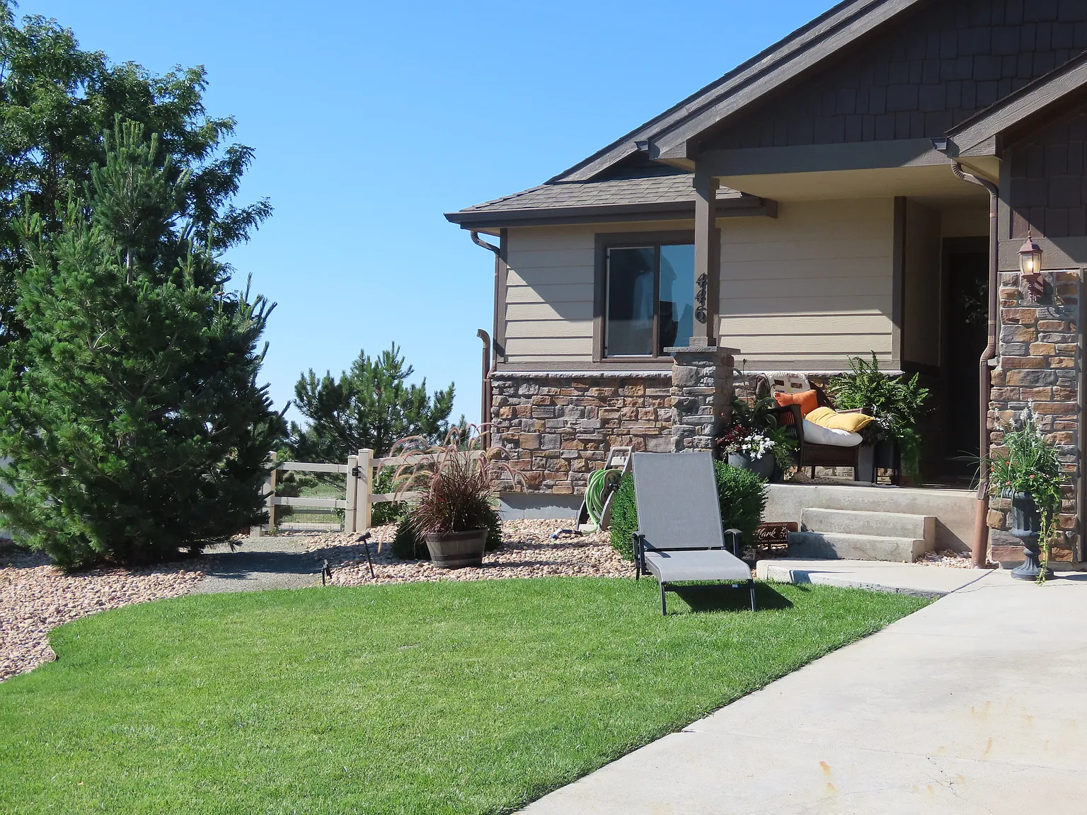 446 Beartooth Ct — Photo 2