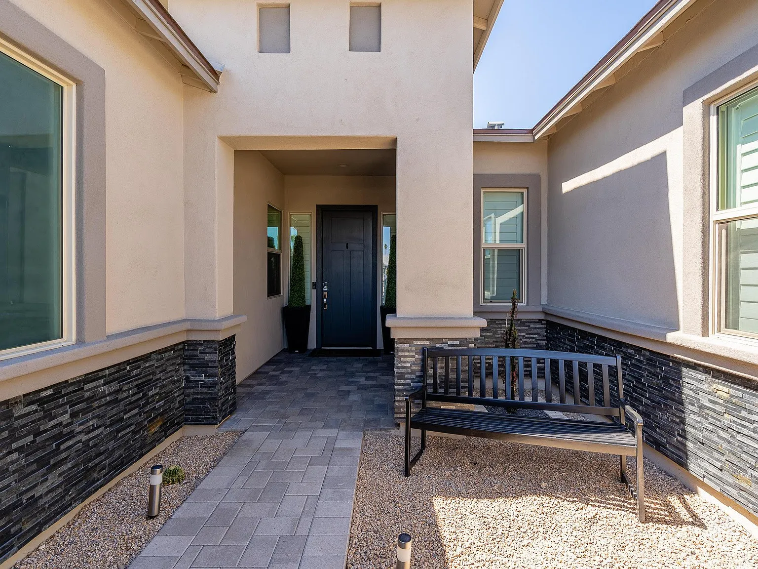4 bed, 2.5 bath, 2131 sqft, $6,000 — Photo 3