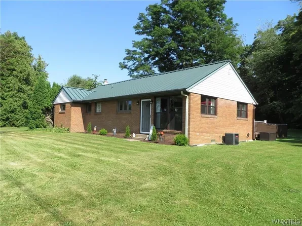 5438 W Lake Rd, Burt, NY 14028