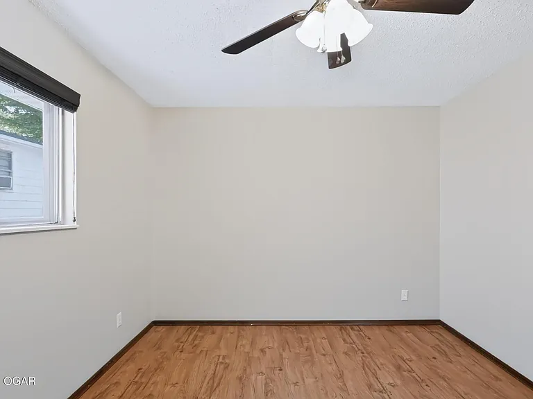 415 W Spring St #A — Photo 20