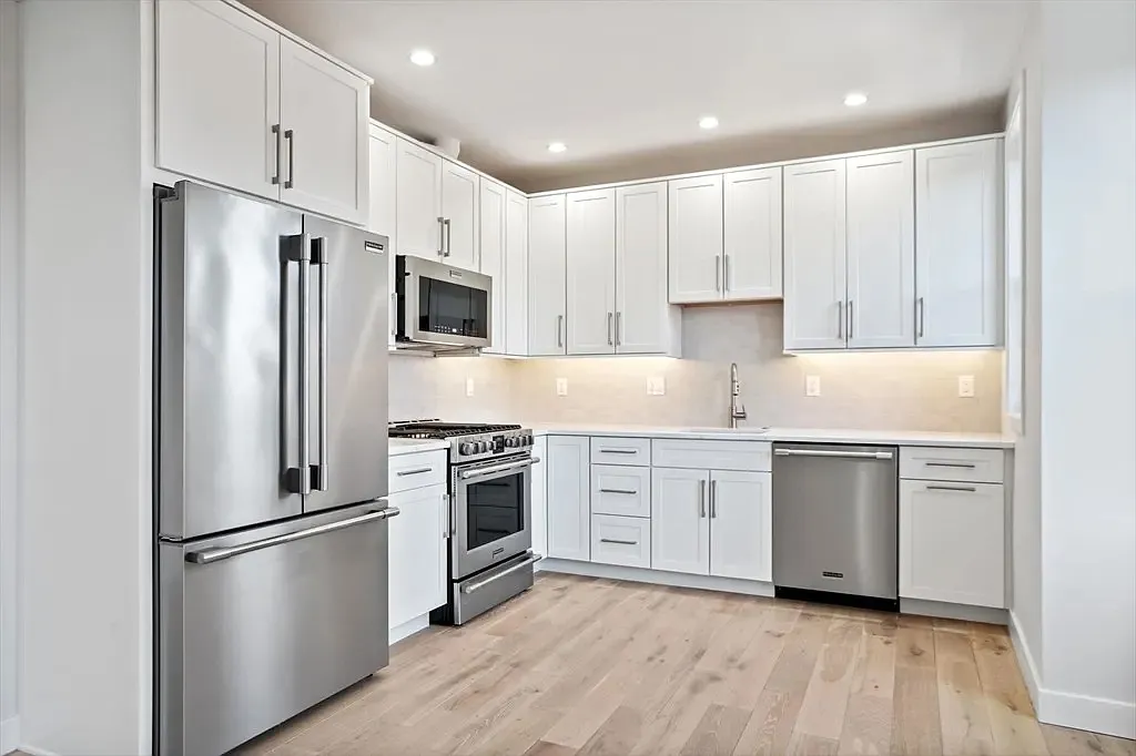 Building Photo - 210 Endicott St #4