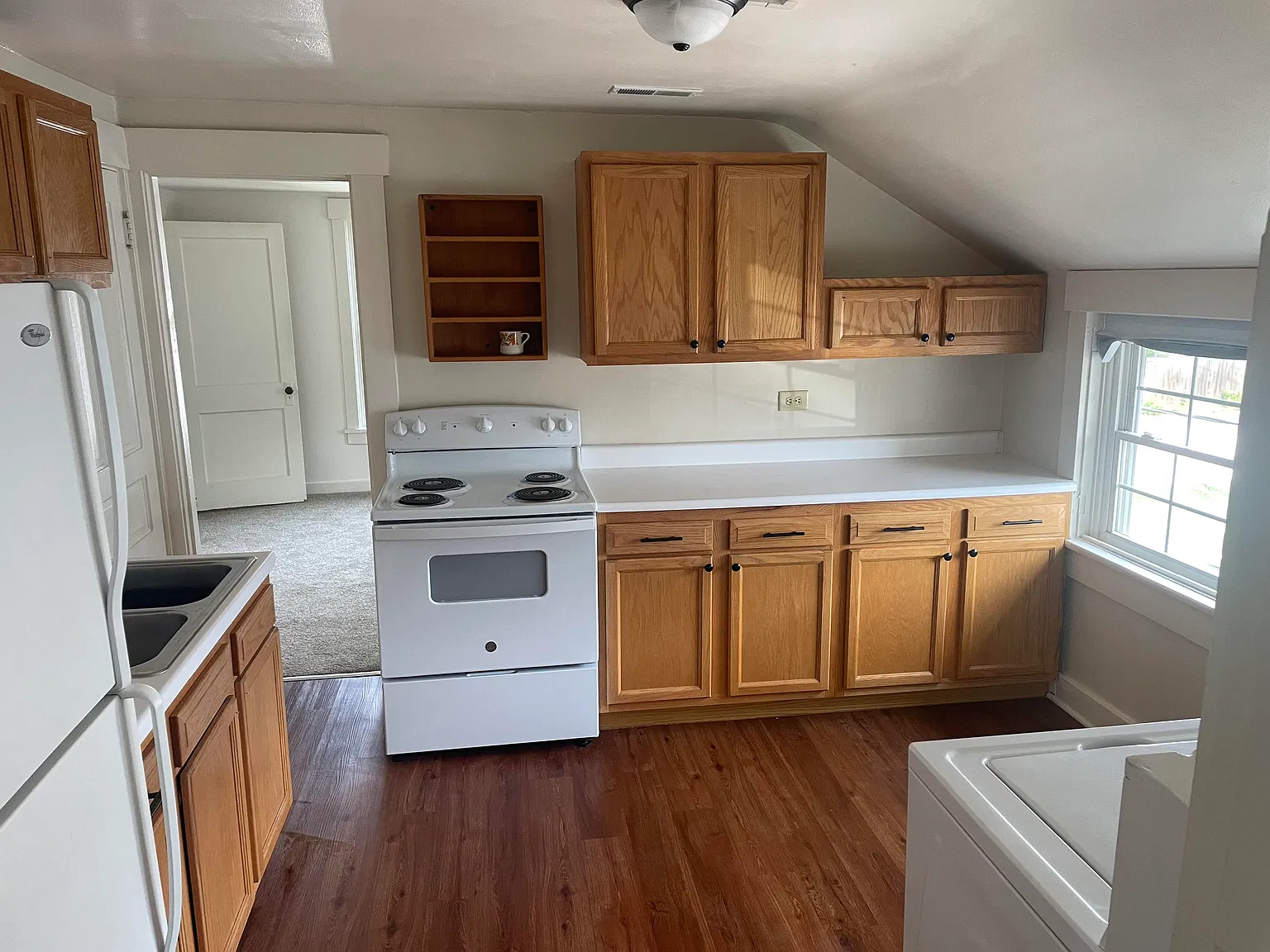2 bed, 1000 sqft, $925 — Photo 2