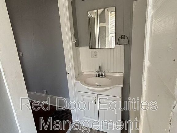 5th image of 508 N Columbus St APT 4