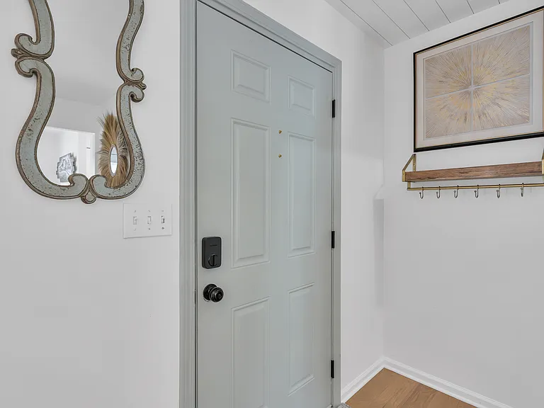 213 Landwood Ave — Photo 17