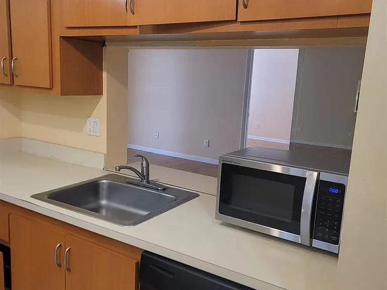 Nob Hill Ct — Photo 2