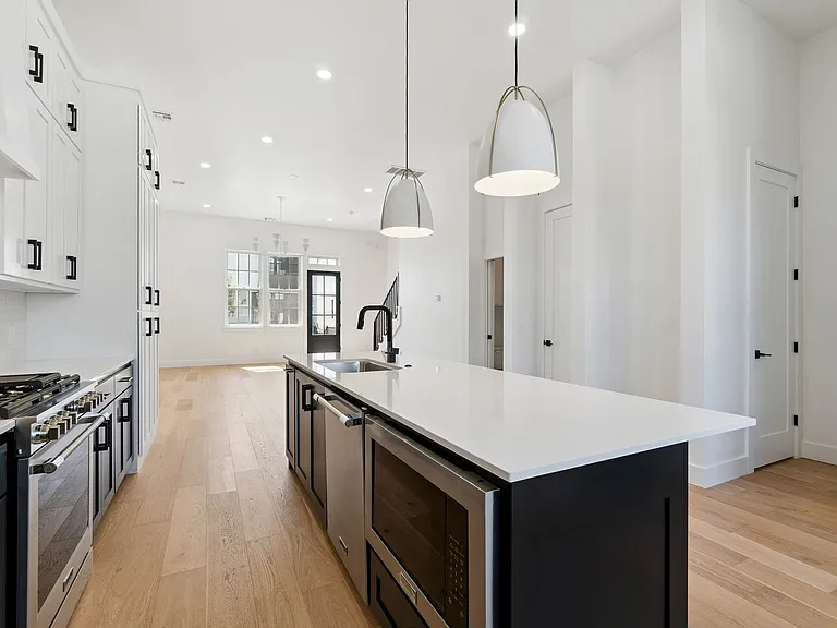 18821 Selah Way — Photo 10
