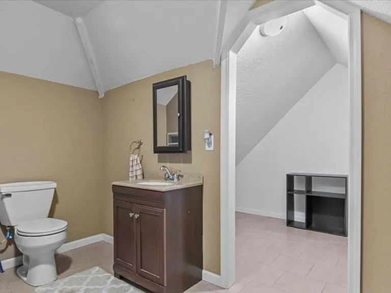 1408 S Madison St — Photo 25