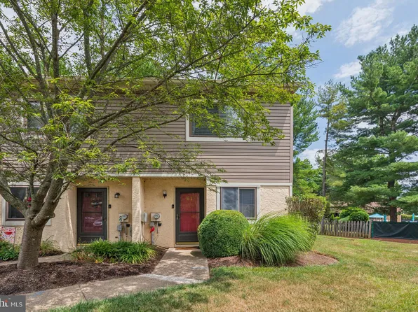 61 Ember Ln, Horsham, PA 19044