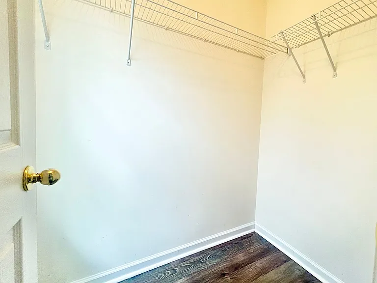 209 Shadow Glen Dr — Photo 26