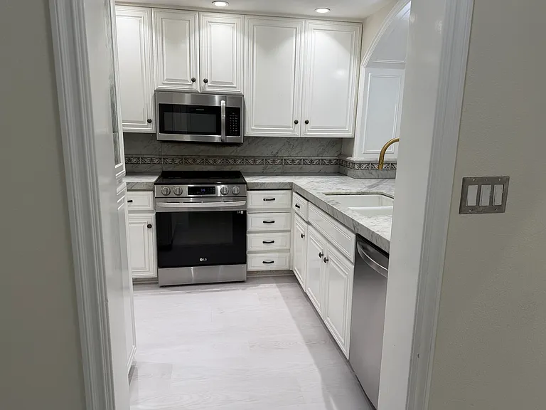 2253 Martin #108 — Photo 16