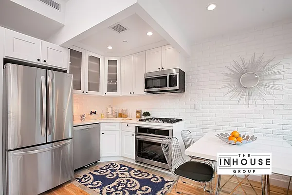 Sold by The In House Group | media 5