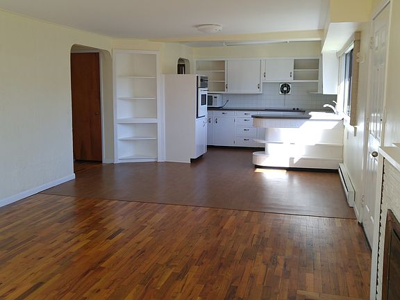 3rd image of 721 SE Regatta Dr