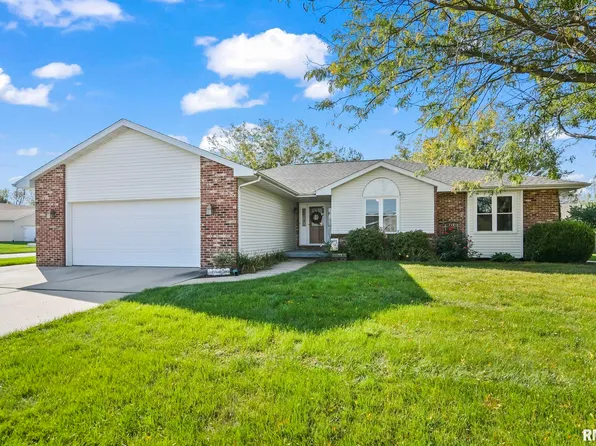 1512 Redwood Dr, Chatham, IL 62629