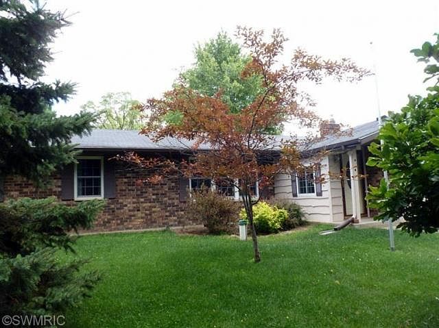 1st image of 827 W Park Dr
