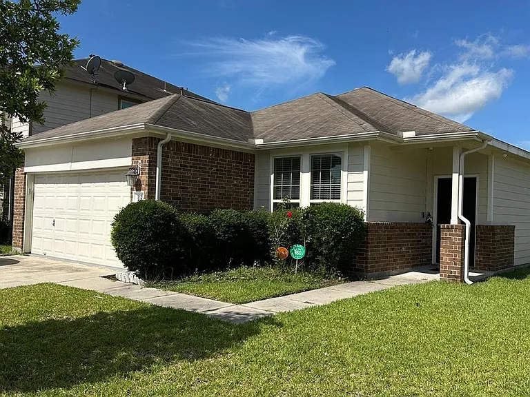 2819 Cold River Dr — Photo 1