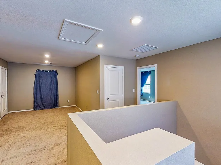 9733 Cluny Ave — Photo 21