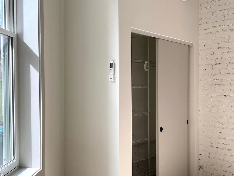 1607 Main St #10 — Photo 8