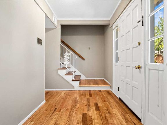 3rd image of 13434 Manorlac Dr