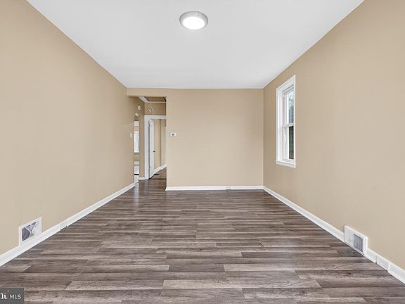 4th image of 541 Engard Ave