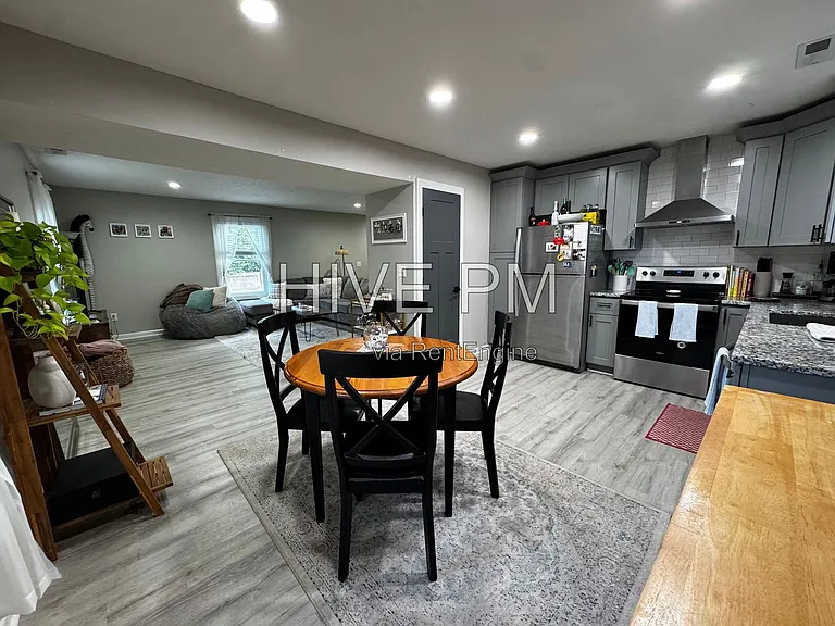 229 Congress Ave #229 — Photo 10