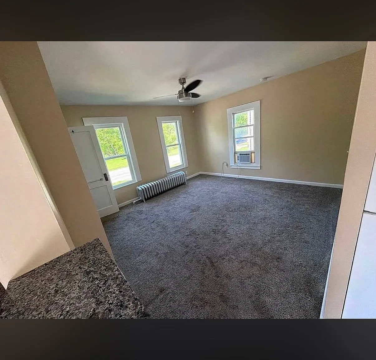 Studio, $850 — Photo 2