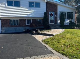183 W 18th St, Deer Park, NY 11729