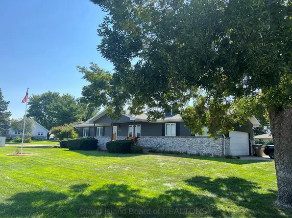 1430 N North Rd, Grand Island, NE 68803