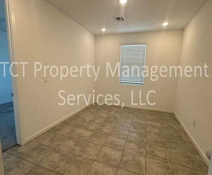 35756 N Bloom St — Photo 3