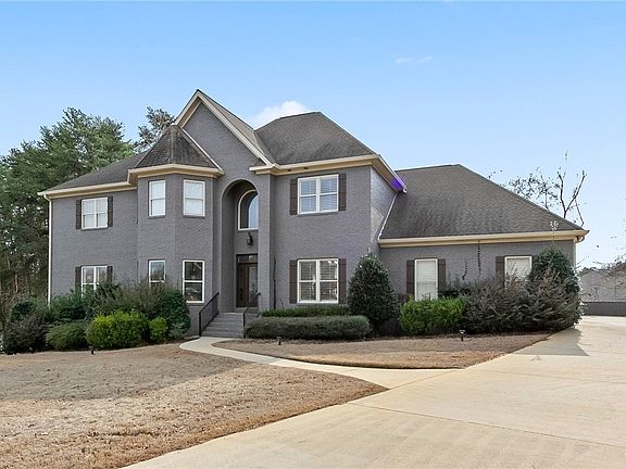 2nd image of 2706 Lake Crest Dr
