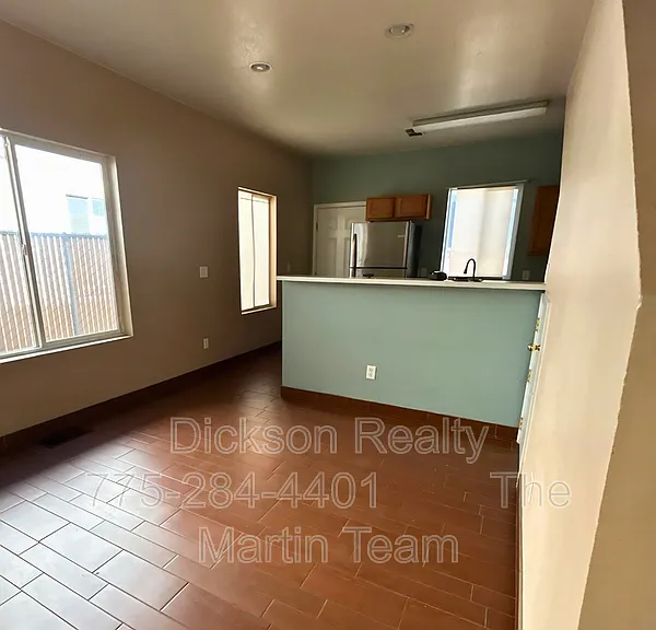 1317 Powell Ln — Photo 2