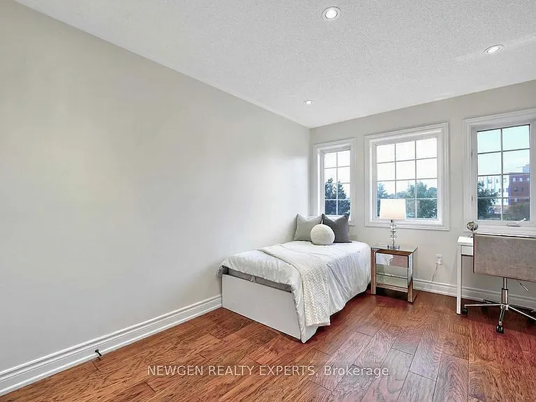 68 Root Cres E #UPPER — Photo 19