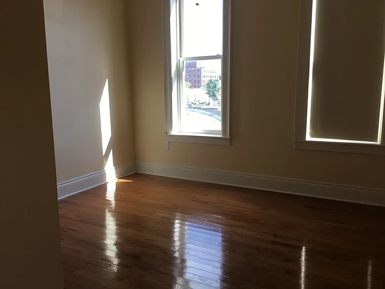 401 N Brady St — Photo 17