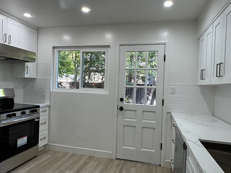 3001 Ross Rd — Photo 5